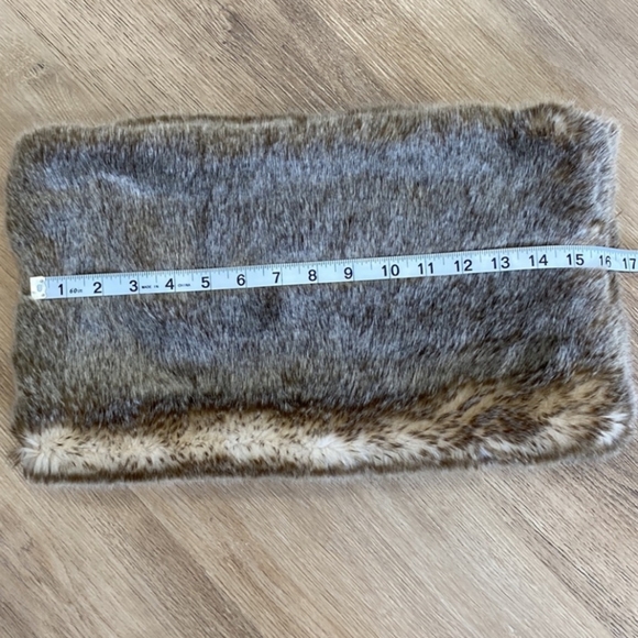2/$30 ✨Aerie Faux Fur Neck Warmer - Picture 3 of 5